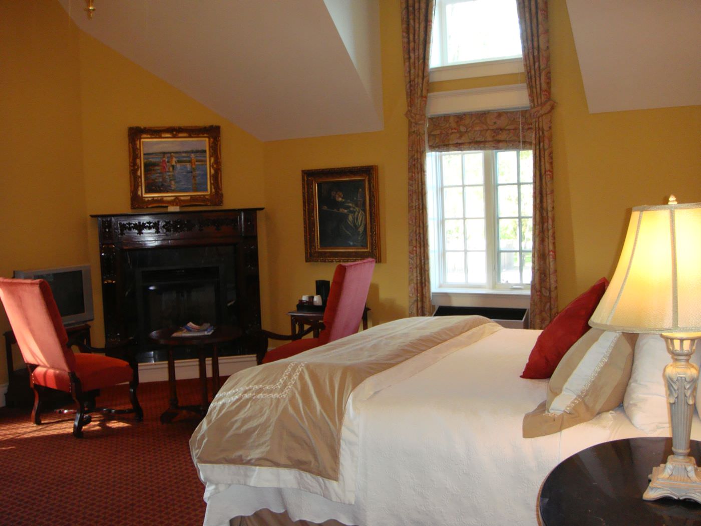 In den großzügigen Zimmern haben Sie viel Freiraum zum Entspannen und Wohlfühlen