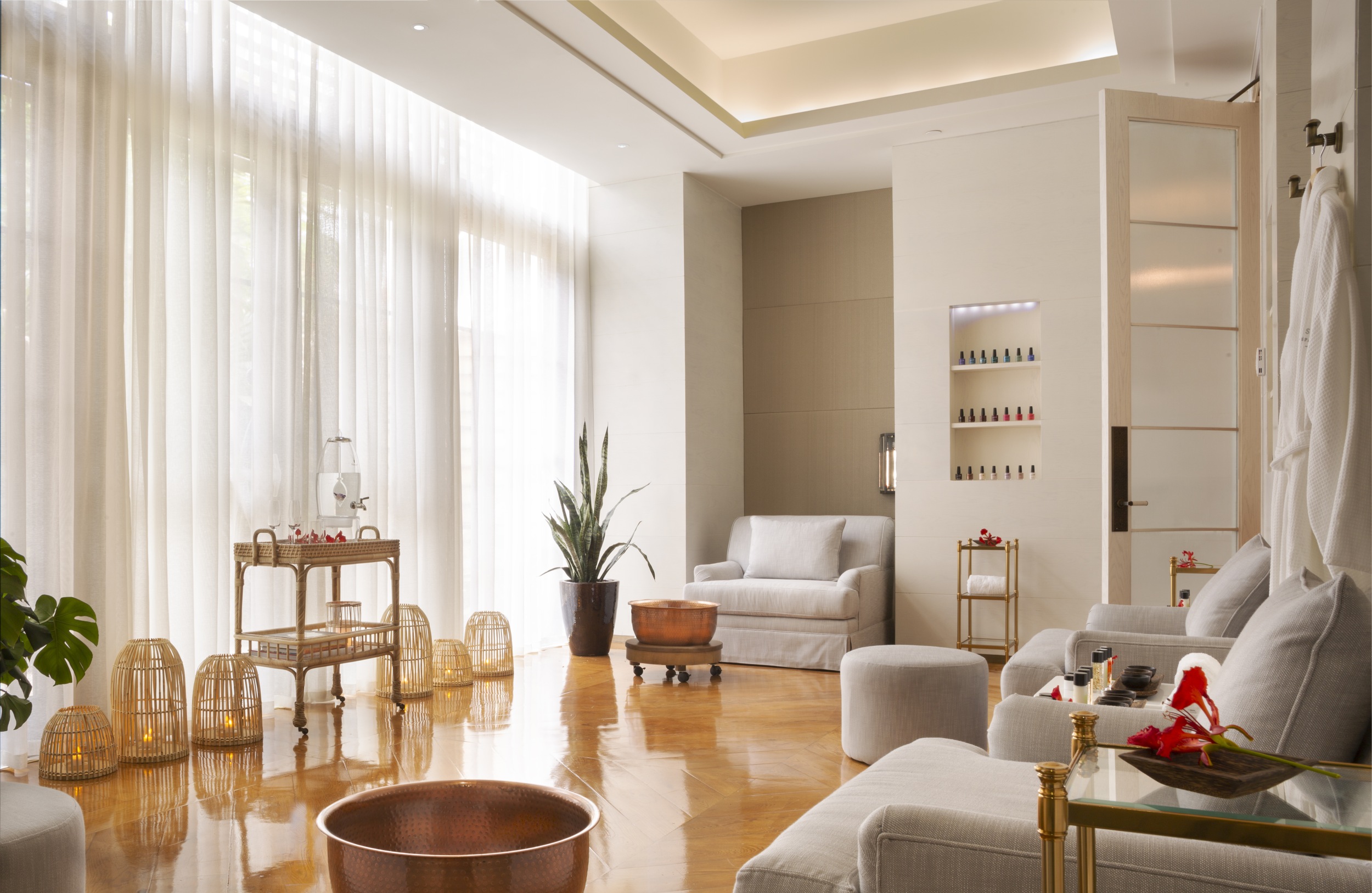 Lassen Sie sich bei einer Maniküre oder Pediküre verwöhnen