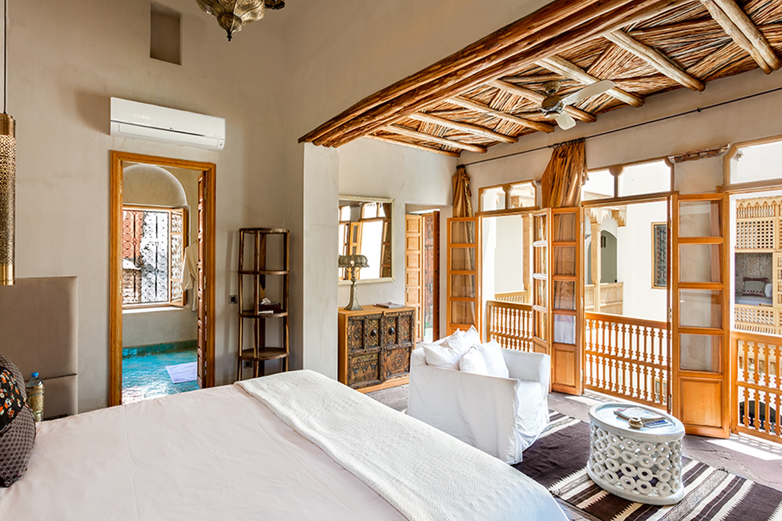 Viel Licht bietet die großzügige Suite