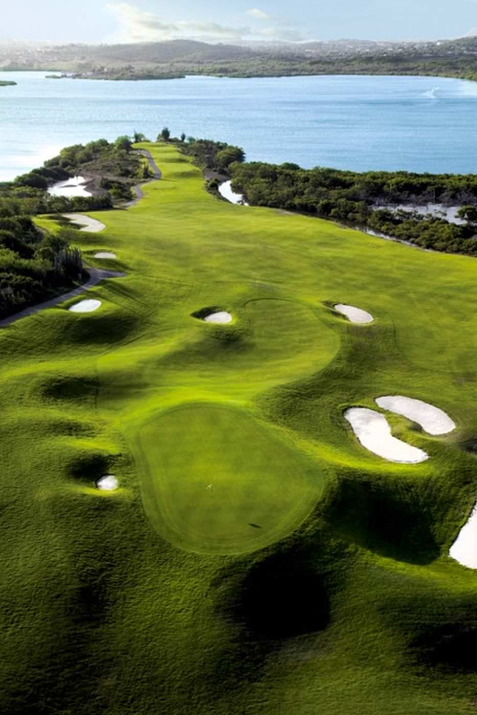 Für Golf Liebhaber steht ein 18-Loch Golfplatz zur Verfügung.