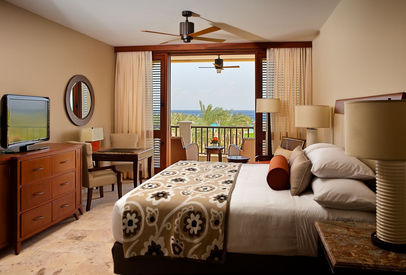 Liebevoll gestaltete Zimmer mit Meerblick. 