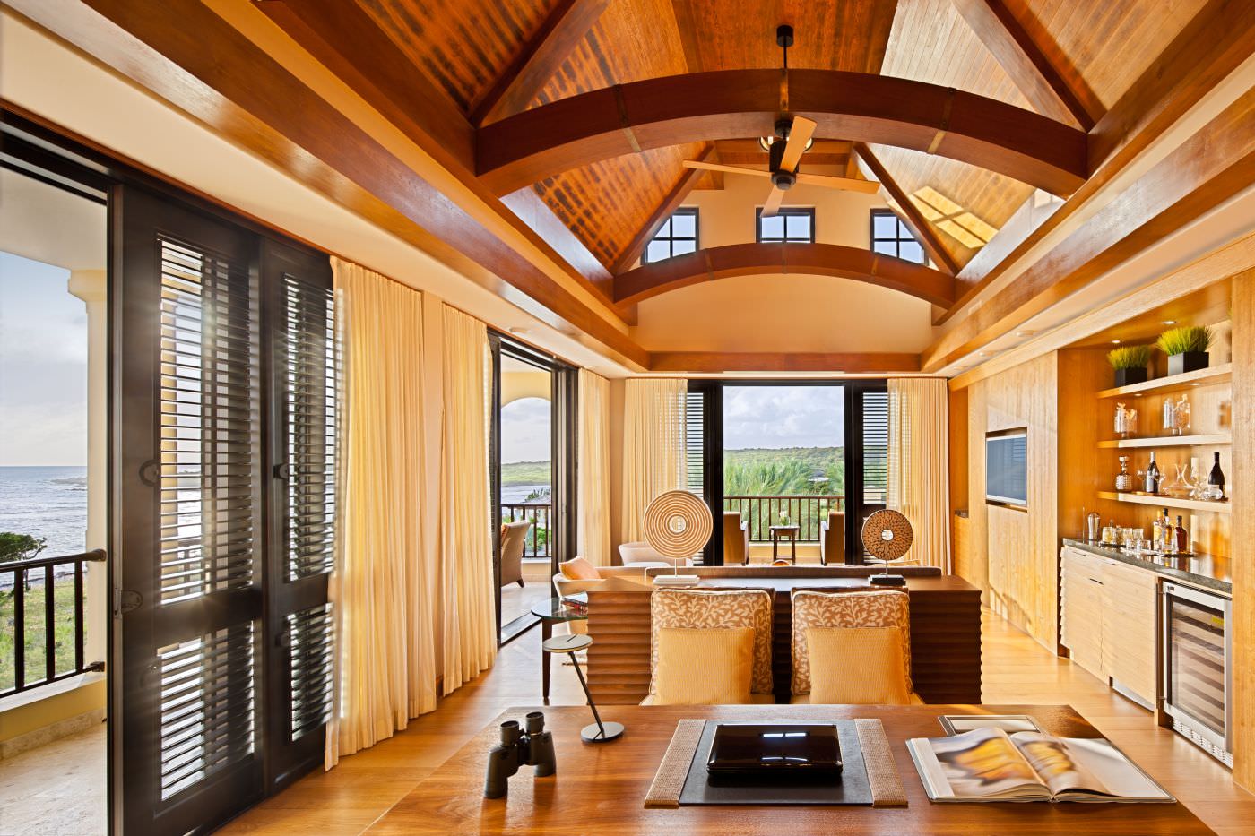 Helle Presidential Suite mit fantastischem Ausblick. 