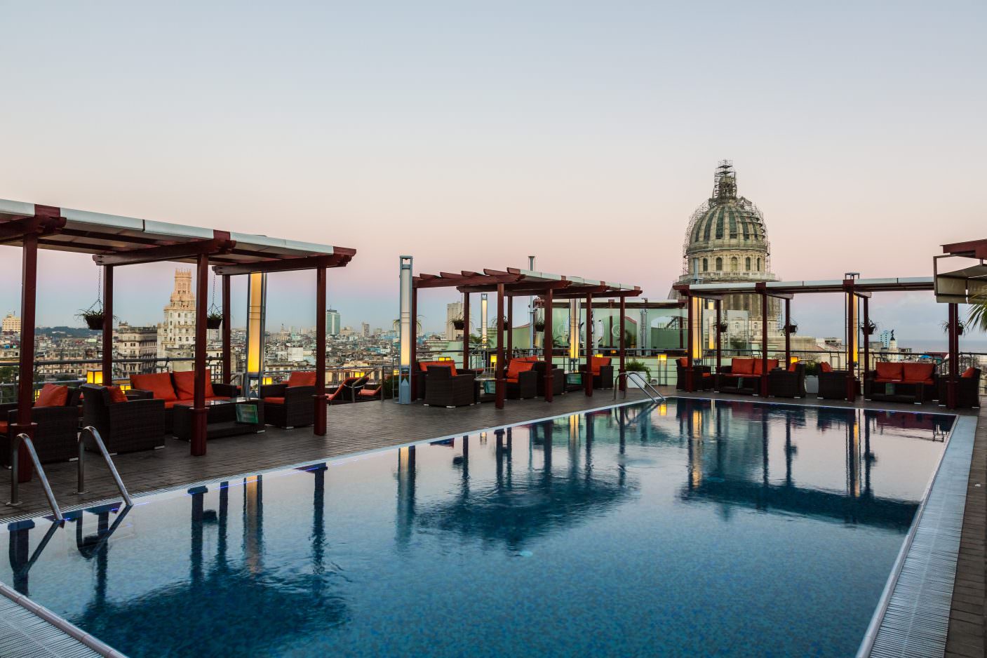 Dachterrasse mit Abkühlung