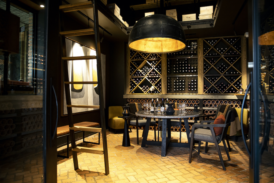 Eine erstklassige Auswahl an Weinen bietet der hauseigene Weinkeller