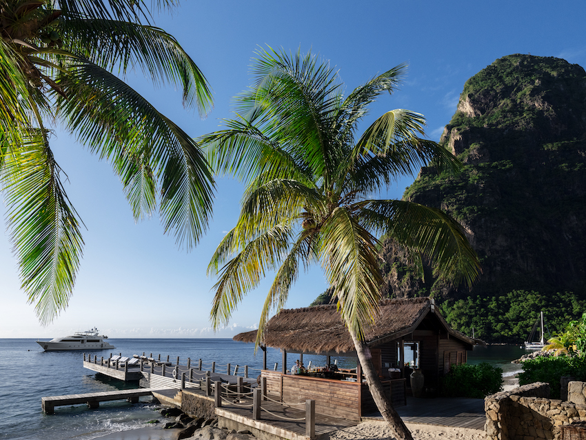 Genießen Sie ein erfrischendes Getränk an der Pier Bar