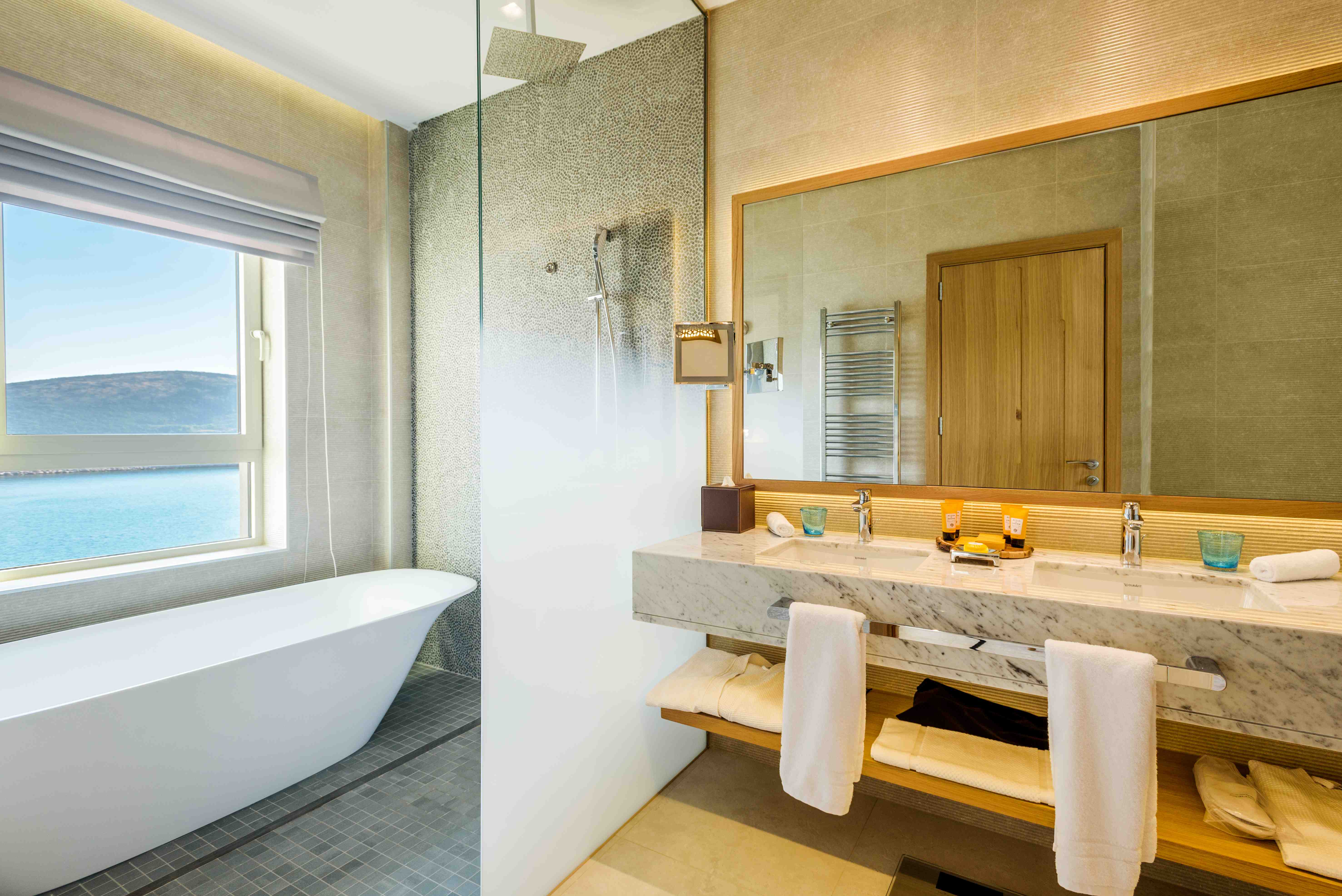 Das Badezimmer des Grand Deluxe Room