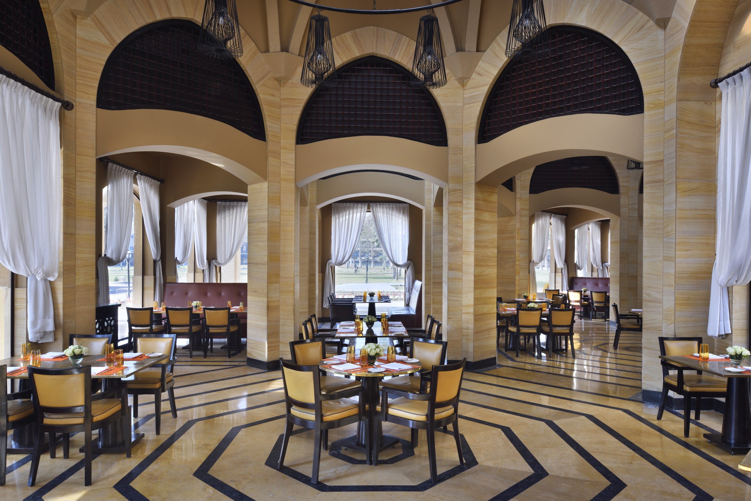 Speisen Sie in orientalischem Ambiente