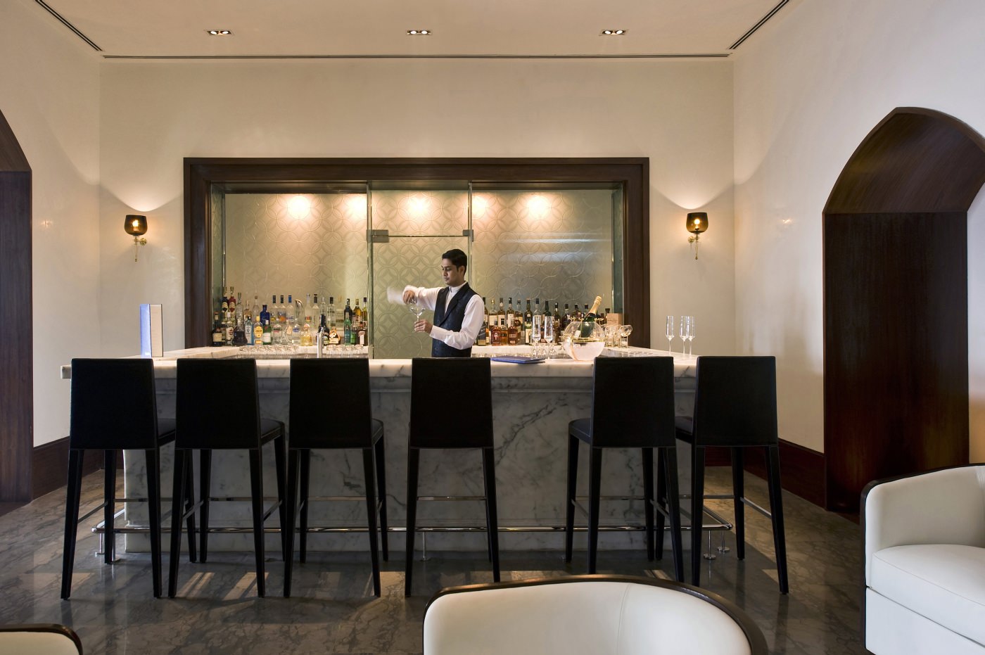 Lassen Sie den Tag bei einem schönen Drink ausklingen