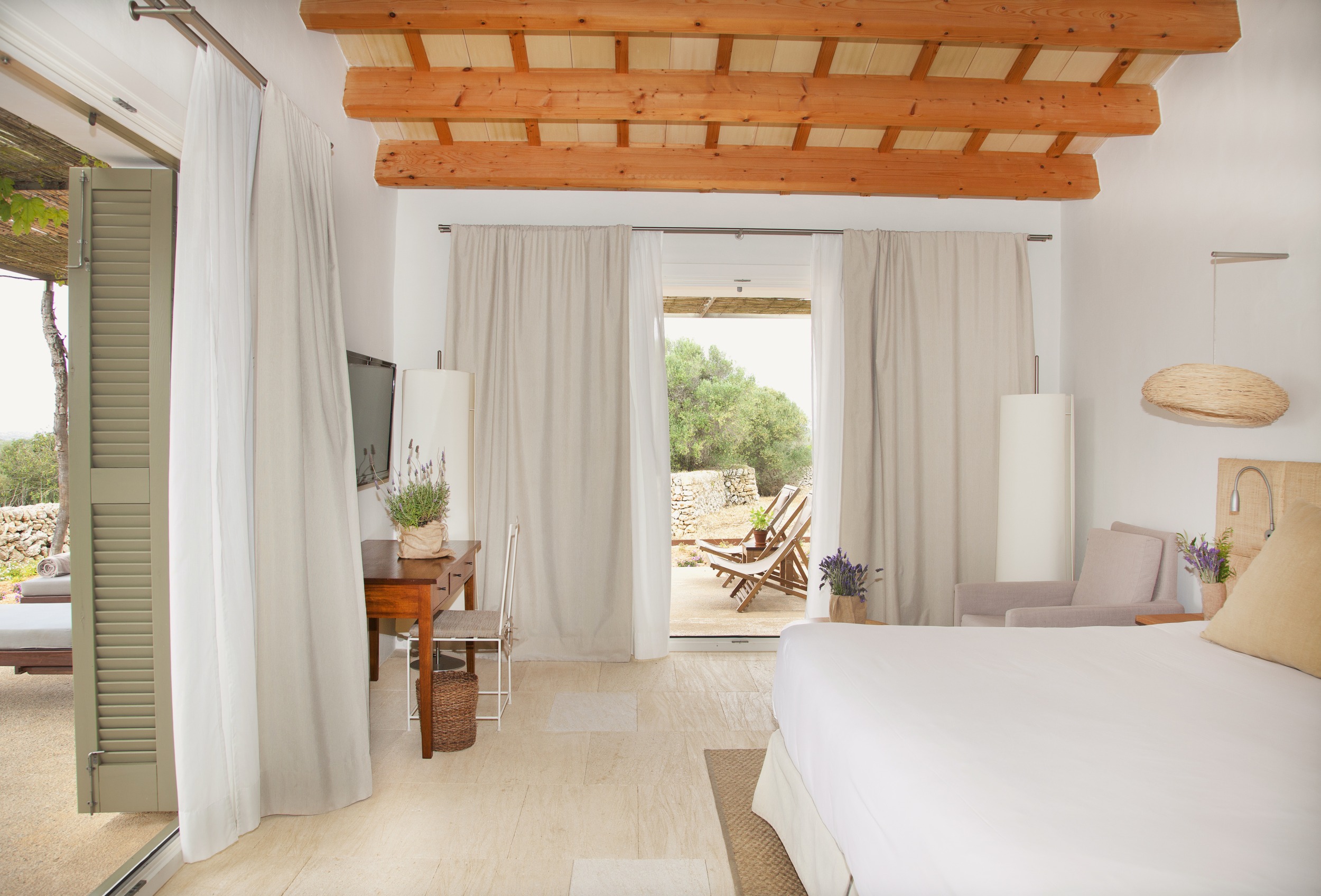 Die liebevoll eingerichteten Meerblick-Zimmer vermitteln ein Gefühl von Ruhe