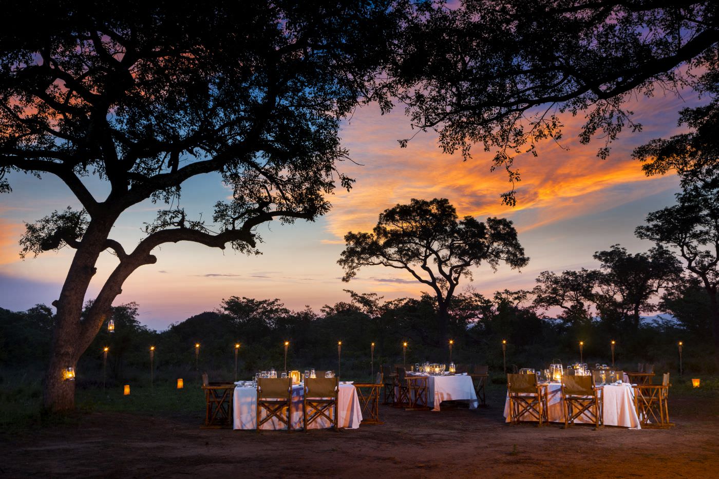 Sunset Dinner inmitten des afrikanischen Buschlands