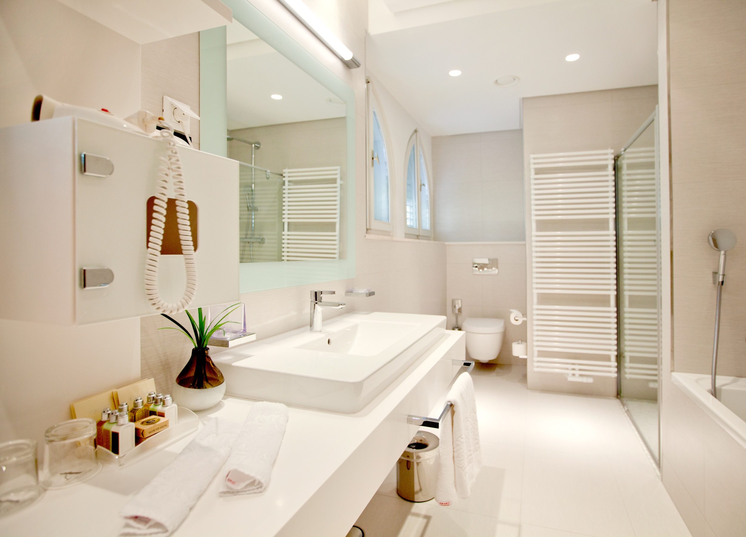 Helles Design im Badezimmer