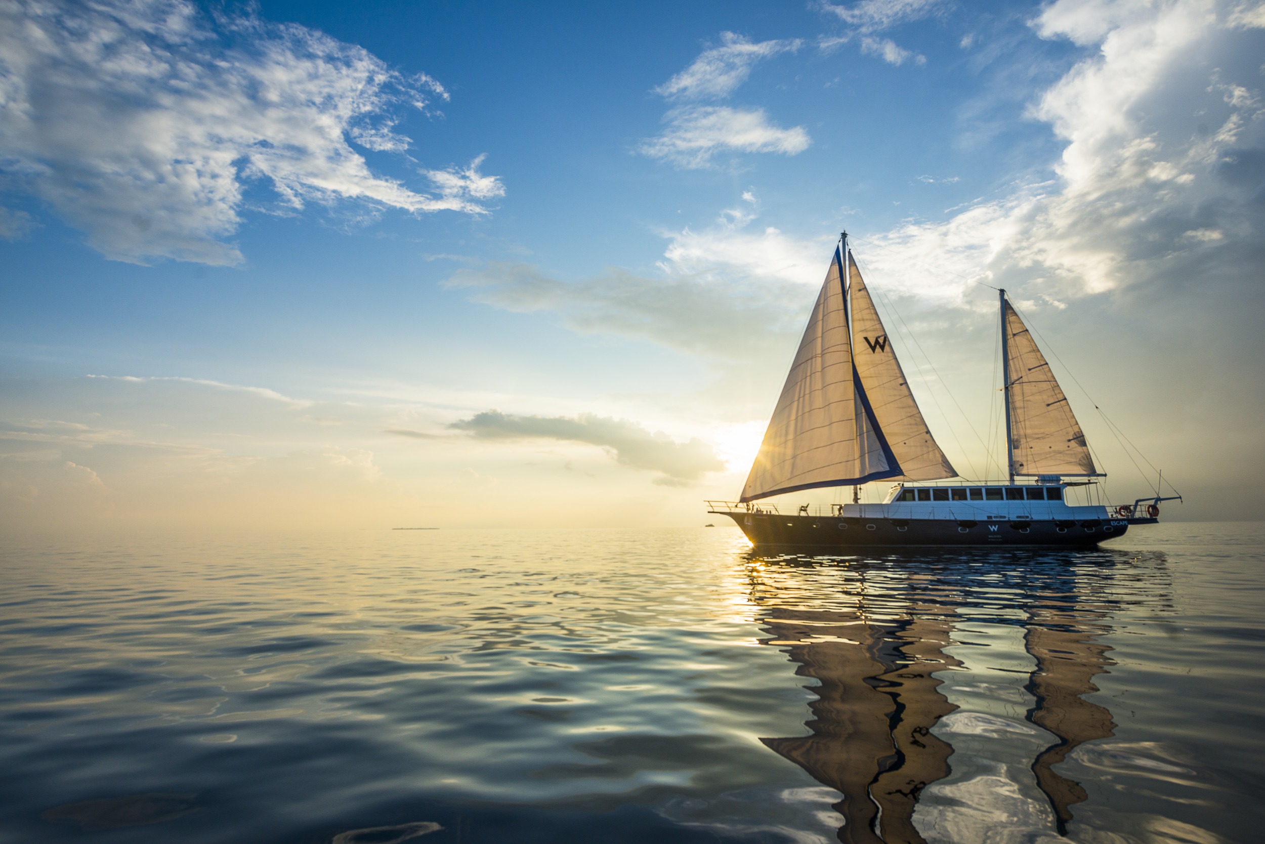 Erleben Sie eine einmalige Bootsfahrt bei Sonnenuntergang 