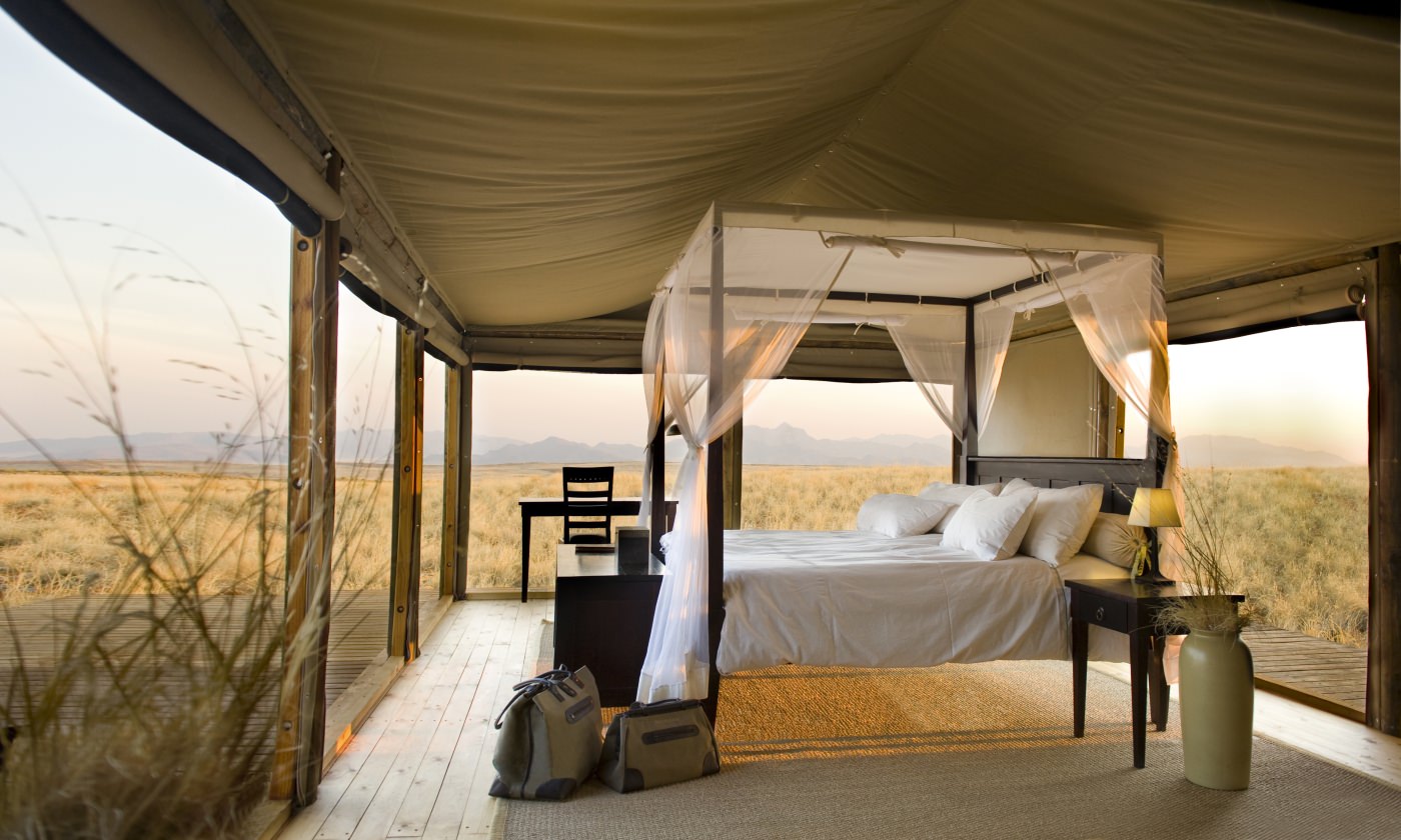 Entspannen Sie im Bett in der freien Natur