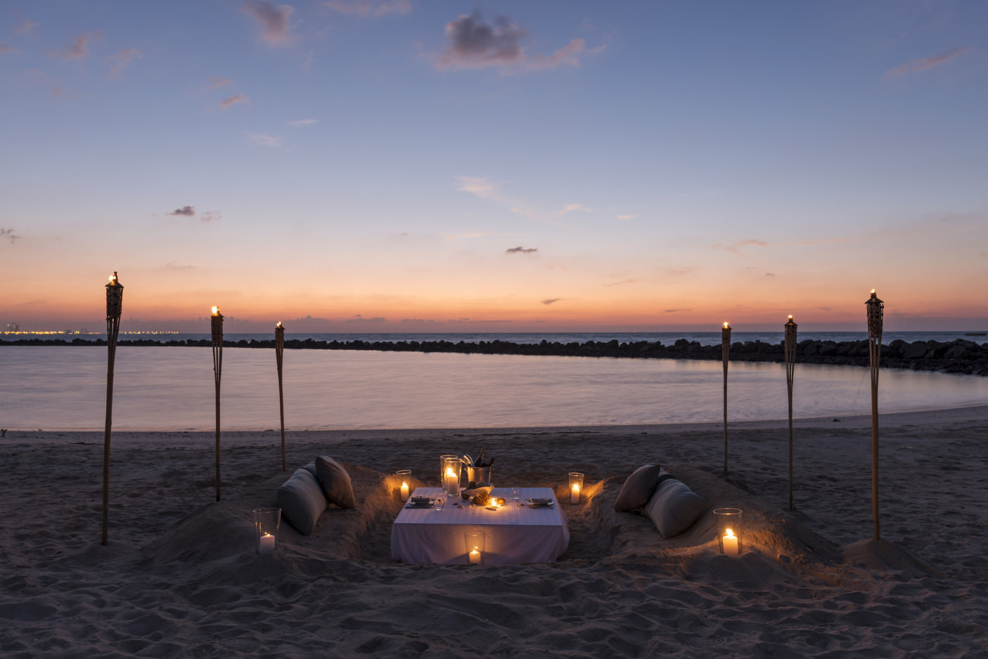 Romantische Stunden am Strand