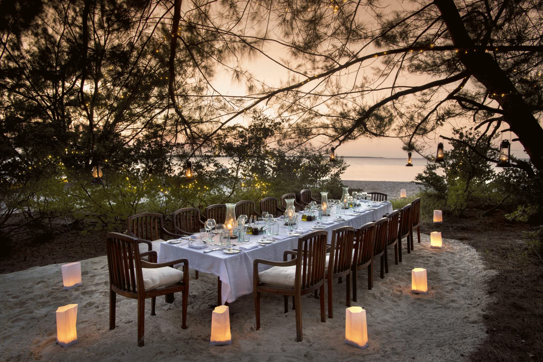 Die Tafel mit Lieblingsmenschen schmücken