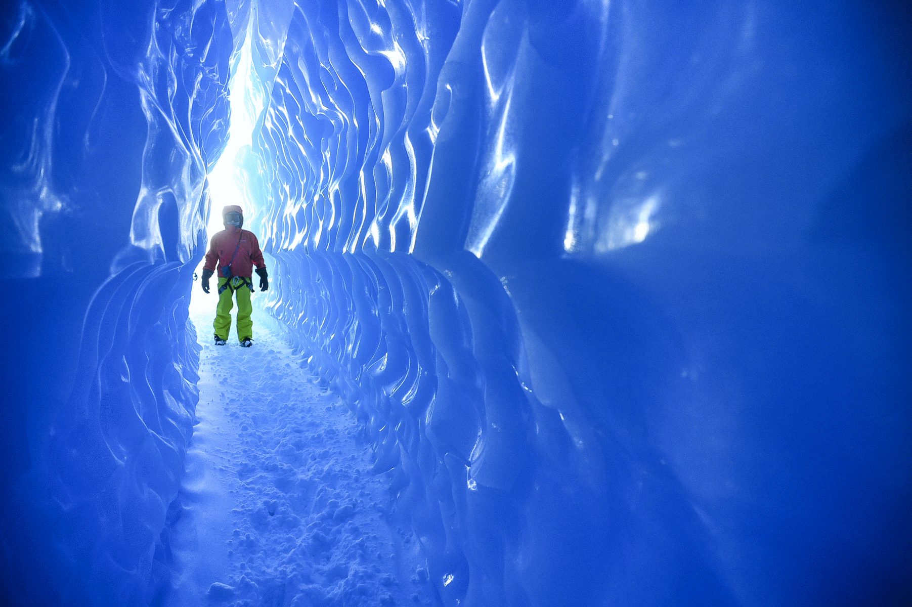 Wandern Sie durch die 200m langen Ice Caves