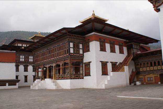 Besichtigen Sie die wunderschöne Anlage Trashichi Dzong