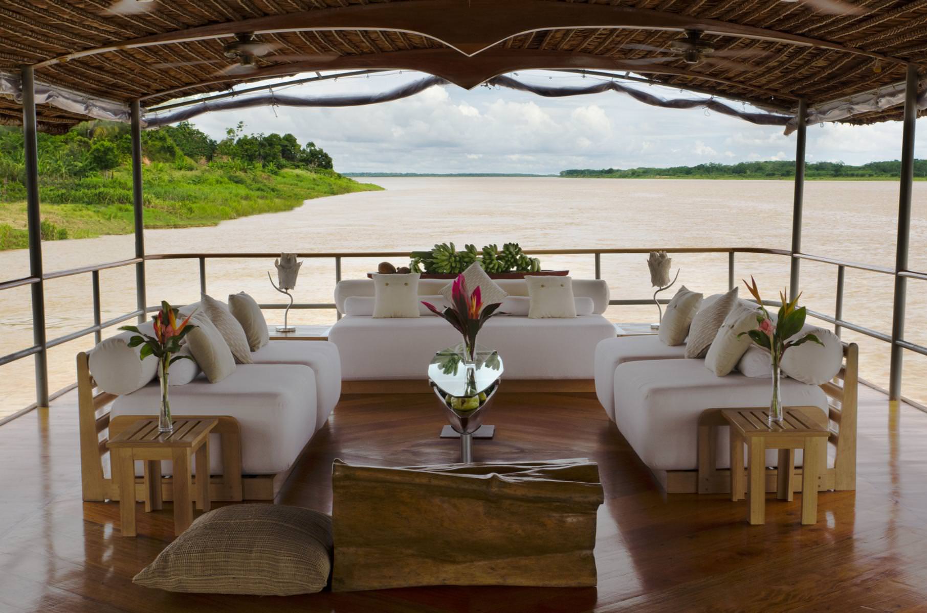 Die "Delfin I" auf dem Amazon Fluss