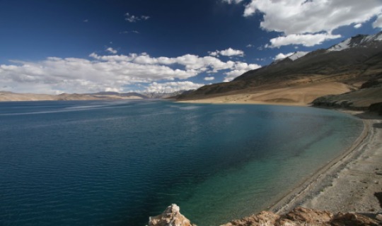 Tiefstrahlendes blau am Pangong See