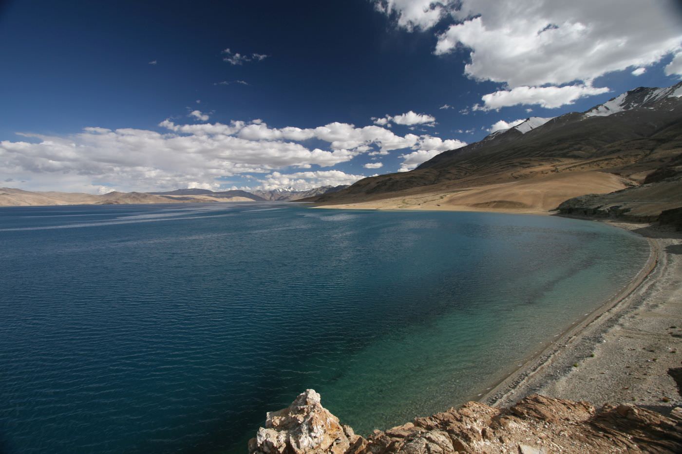 Tiefstrahlendes blau am Pangong See